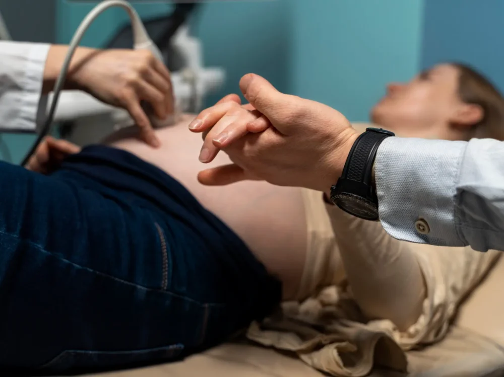 gynecologist-performing-ultrasound-consultation gynecologist-performing-ultrasound-consultation